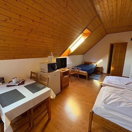 Haramia Csapszek Es Fogado Hotel Szombathely Ngoại thất bức ảnh