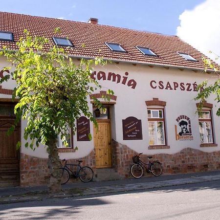 Haramia Csapszek Es Fogado Hotel Szombathely Ngoại thất bức ảnh