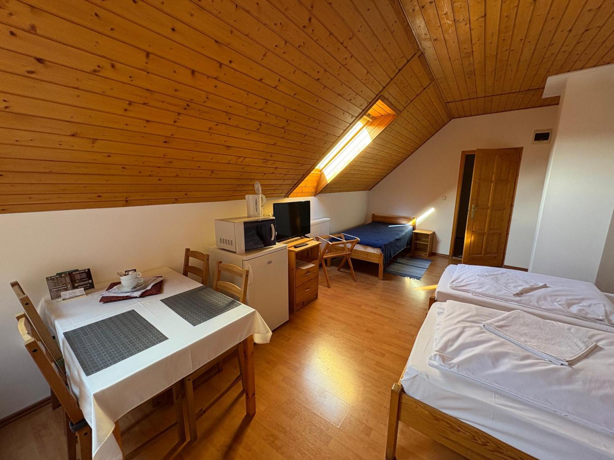 Haramia Csapszek Es Fogado Hotel Szombathely Ngoại thất bức ảnh