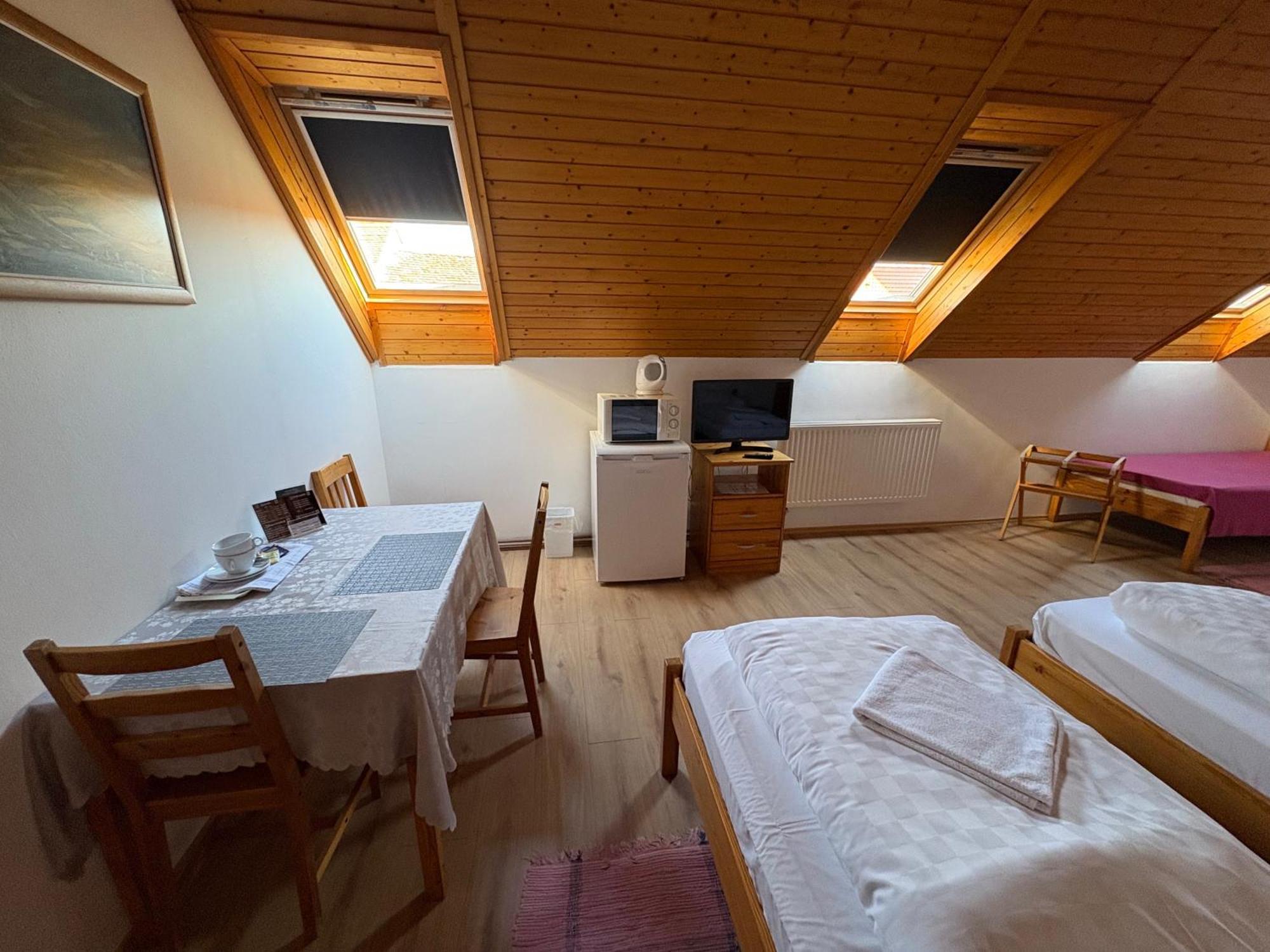 Haramia Csapszek Es Fogado Hotel Szombathely Ngoại thất bức ảnh