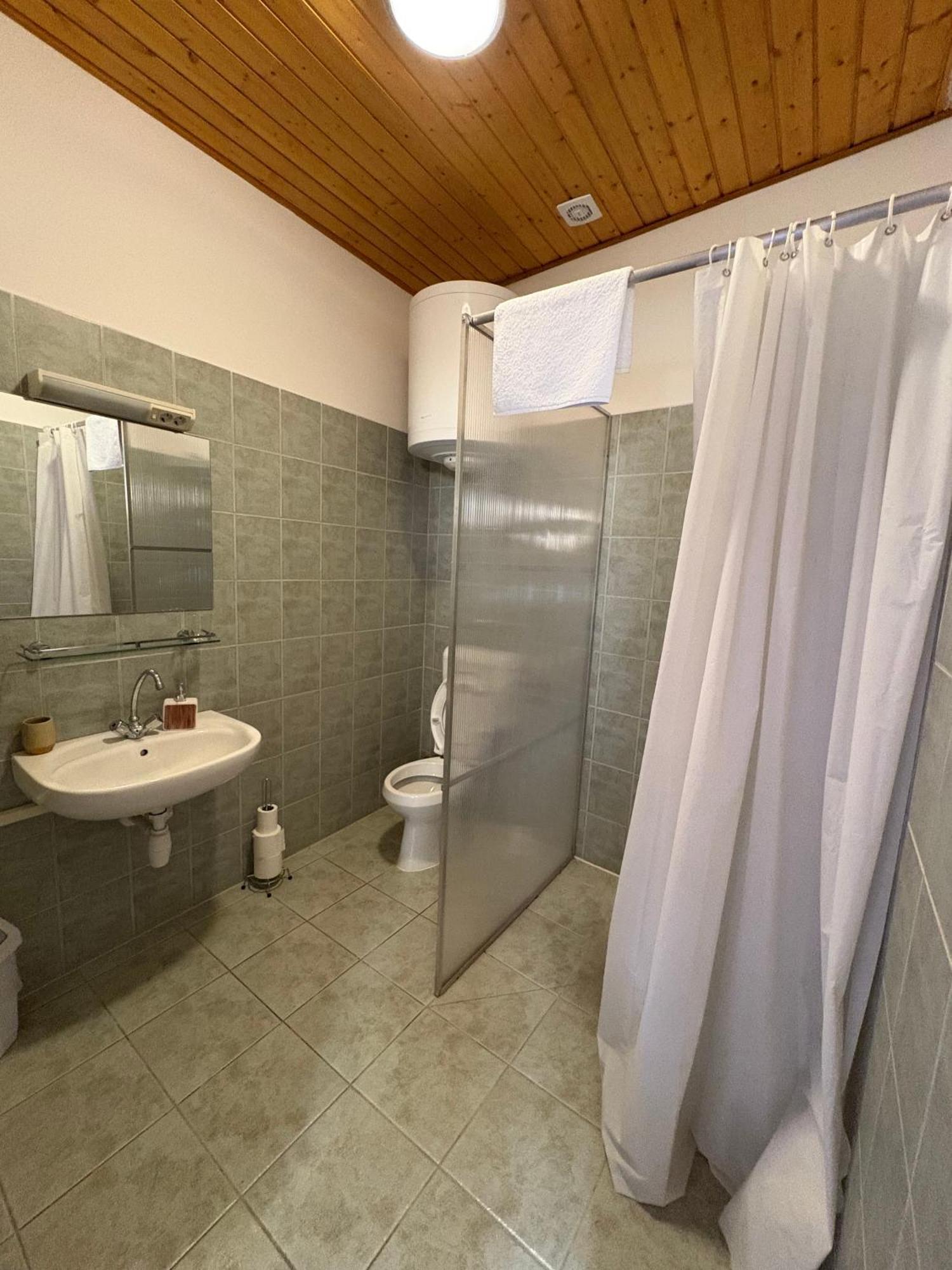 Haramia Csapszek Es Fogado Hotel Szombathely Ngoại thất bức ảnh