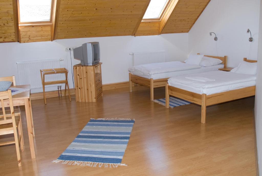 Haramia Csapszek Es Fogado Hotel Szombathely Ngoại thất bức ảnh