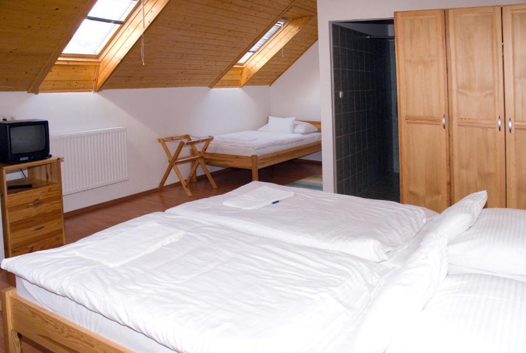 Haramia Csapszek Es Fogado Hotel Szombathely Ngoại thất bức ảnh