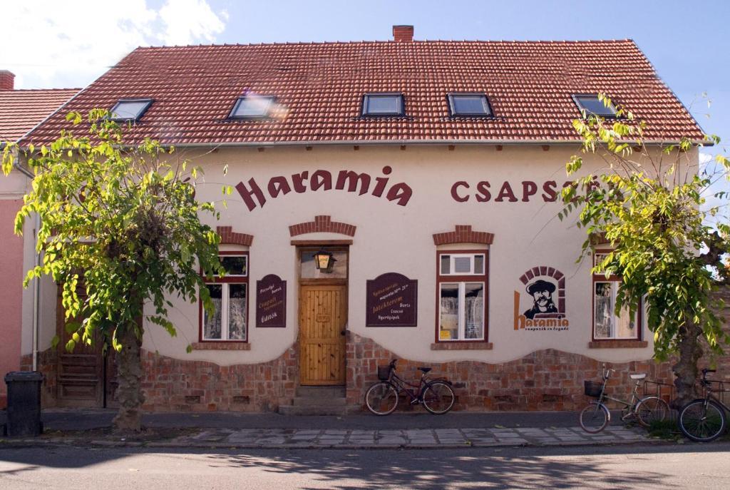 Haramia Csapszek Es Fogado Hotel Szombathely Ngoại thất bức ảnh