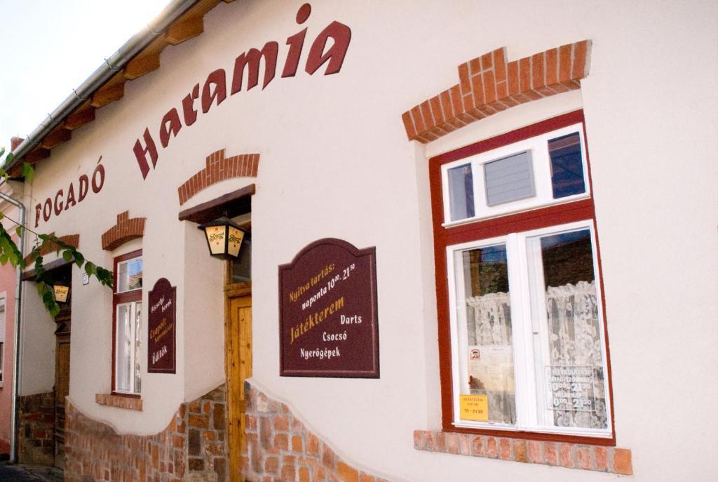 Haramia Csapszek Es Fogado Hotel Szombathely Ngoại thất bức ảnh
