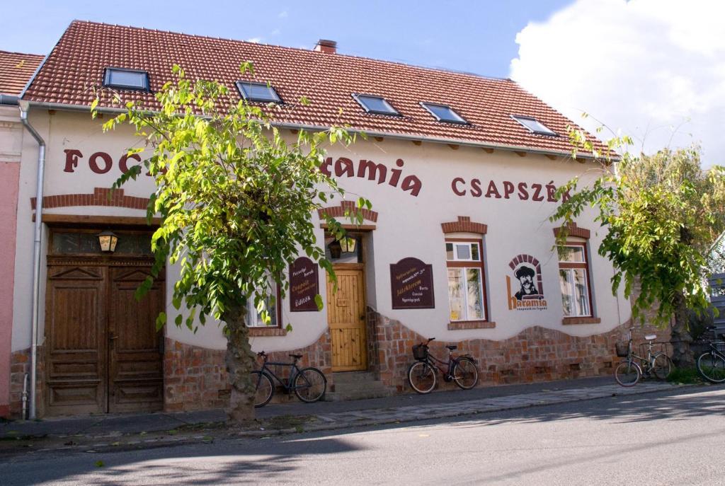 Haramia Csapszek Es Fogado Hotel Szombathely Ngoại thất bức ảnh